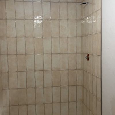 beige shower tiles